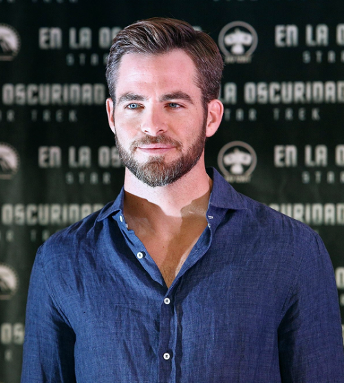 dailychrispine:Chris Pine at the ‘Star Trek Into Darkness’ photocall at Four Seasons Hotel on May 7,