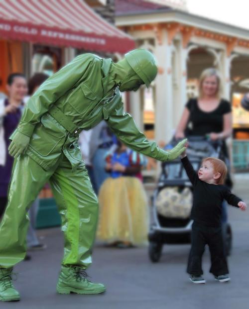 trav-tv:  shortfusedsailor:  pleatedjeans:  Disney is a Magical Place (30 Pics)  Peter Pan though  The dude with Mary Poppins’ umbrella. 