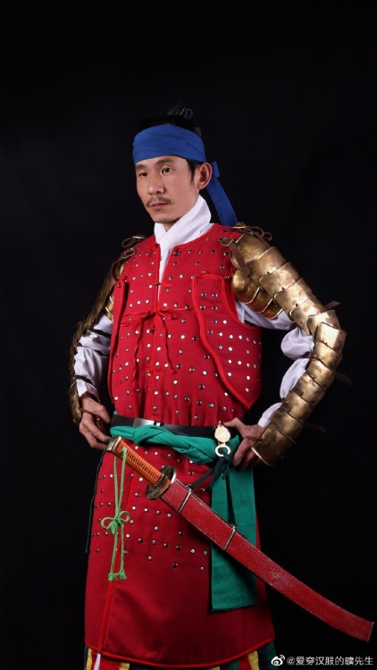 chinese hanfu and armor in ming dynasty style by 爱穿汉服的礦先生