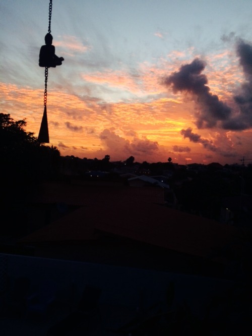 themoonphase:Sky this morning