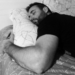 mrteenbear:  Nem no dia do meu aniversário eu tenho paz! Não é @lehrocha , me deixa dormir!!!!!!!!!!!!!!!!!!!! 33 anos ! #sleep #birthday #homesweethome #sp #brasil #beard #barba #musclebear #bw #pb #photooftheday by @nogueirardg http://ift.tt/1xGjI3s