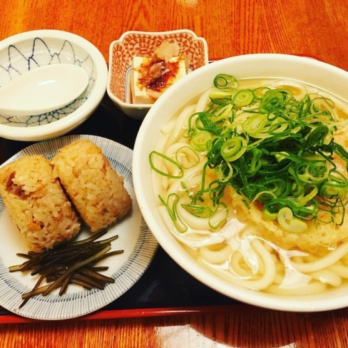 My favorite breakfast / #Udon + #KashiwaOnigiri #breakfast #japan #food #foodie #foodstagram #foodga