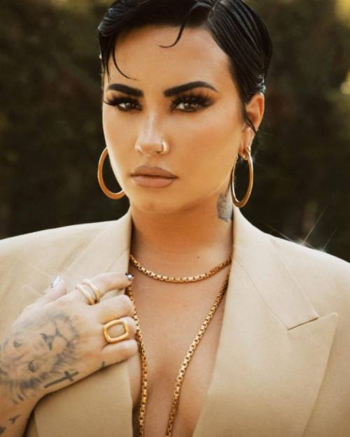 DEMI LOVATO - Page 2 933061185f6207431f90359e2314bc2cb3524788