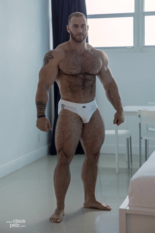 hairyandmuscle:  😋