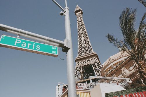 Paris knock off. Not a Hilton. @itsalessia•••#Paris #LasVegas #Vegas #LasVegasStrip #thestrip #eiffe