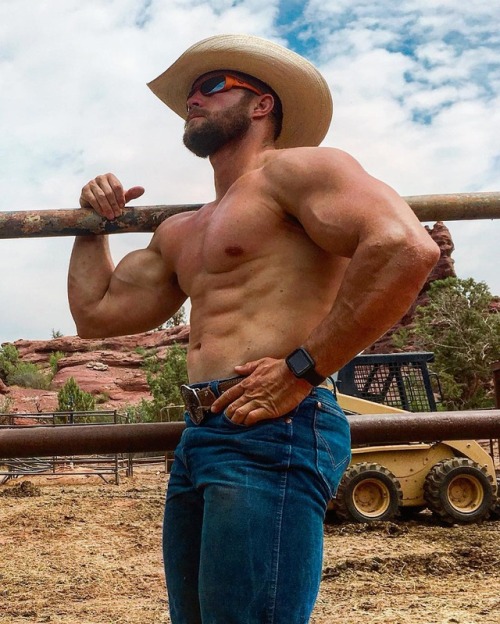 musclebuilding89:  nicephysiques:  @trace.trainer    Follow me