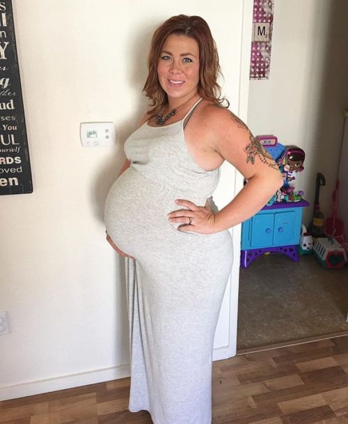 Porn maternityfashionlooks:  Beautiful mommy @magan_lemay photos