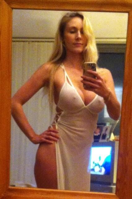 selfies-of-milfs:  Want to exchange photos with Kelly? Check her profile! 