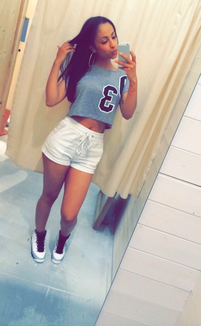 royaltymg:  Selfie 😜