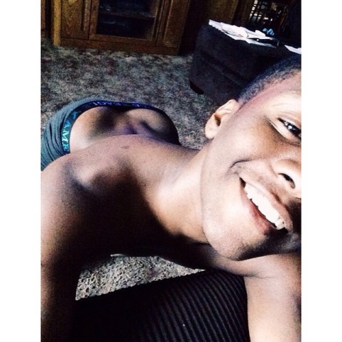 bichocolatefreak:  Million Dollar Smile 💸 Billion Dollar Body 😈