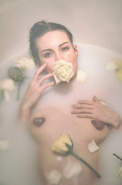 i-want-spankings:  alicexblog:  ~ Milk and Flowers and Alice X ~  HEART NIPPLES
