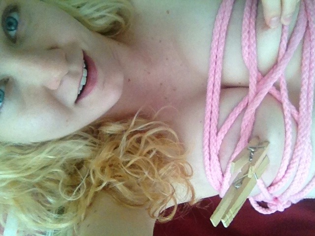 lustyflowers:  Play with me 