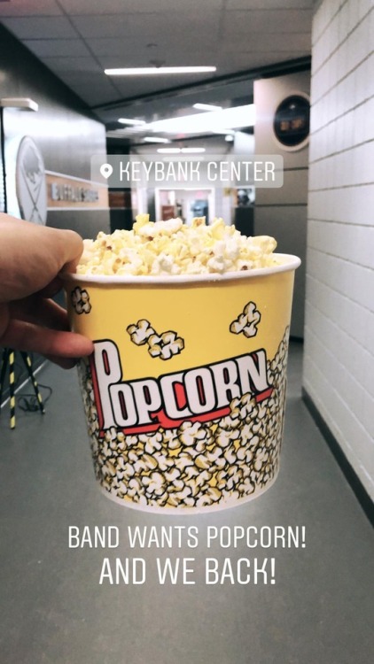 The band wants popcorn! Buffalo, Keybank Center, January 10, 2019Instagram: hellomycello &amp; jakec