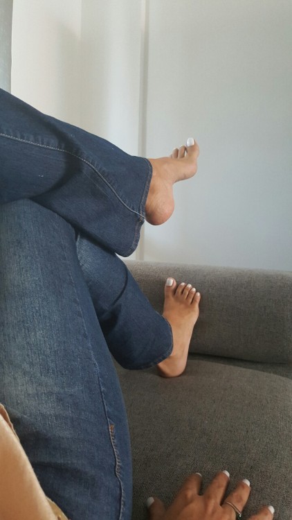vegin2000:  More of her beautiful white Polish feet