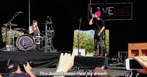 tomdelongue:There’s an  i n f e s t a t i o n  in my mind’s  i m a g i n a t i o n [x]