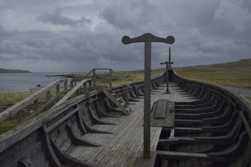 on-misty-mountains: The Viking Unst Project, ShetlandThe Viking Unst Project consists of a reconstru