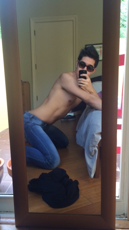 shamitomita:  Bottoms on tumblr be like 