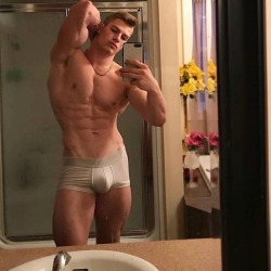 gaydnaonline:  When you are sexy and you know it!  #mirrorselfie #gymmotivation #selfie #bulge #sexyunderwear #gymlife #gym #chest #arms #legs #leg https://www.instagram.com/p/BmKfJ1MAeno/?utm_source=ig_tumblr_share&amp;igshid=54x4dke70u58