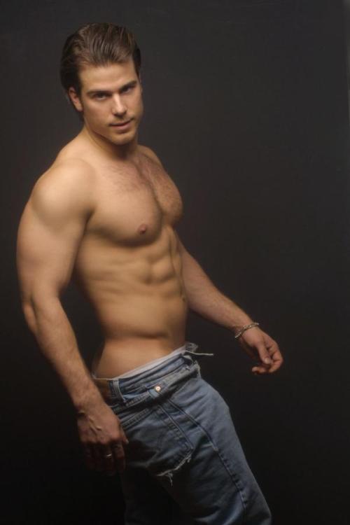hotmuscleboys:  Todd Kenyon
