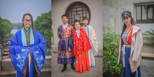 mingsonjia:在西塘，我们见到了许多萌萌的汉服宝宝，也邂逅了穿汉服的婆婆。当然更多的是青春正好的妹子和汉子们。无论高矮胖瘦，年幼年长，都能寻觅到最适合自己的那一套汉服，并将之穿得大方得体。我想