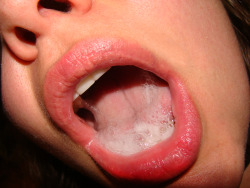 theallmyswallows:  A great submission from one of our favorite bloggers.  Thank you!  As she swished the semen around in her mouth, littles bubbles formed and mixed with the spit and sperm.   