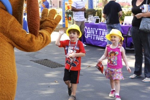 High-Five&hellip; Freebies and fun at a local business fair. Photo by Joan Cusick | www.joancusick.c