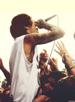 werewolf-shadow:  miamutya:  Oliver Sykes