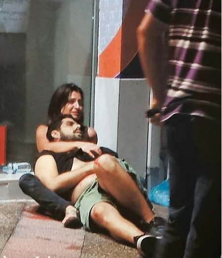 onelovereggae-19:  siga-mh-fovithw:Τσακίστε τους φασιστες σε κάθε γειτονιά -Ο μισοπεθαμενος Killah P στην αγκαλια της κοπελας του ( ; ) !!!O Παυλος ζει τσακιστε