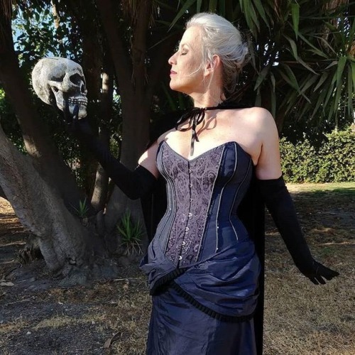 Mysterious Zombolina @zombolina in her custom #overbustcorset by Exquisite Restraint. Find Zombolina