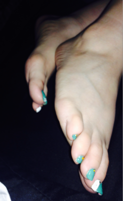 footjobtifftoes:  Sexy toes for those sexy dicks 