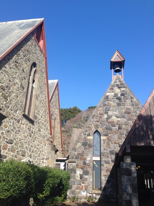 de-i-ji:  pretty little stone cathedral surrounded by rosemary 🌿❕⛪️