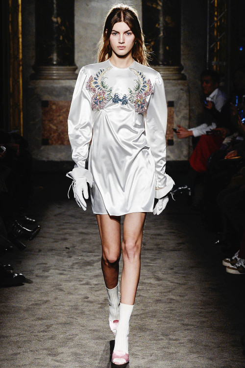 couture-day:    Fall/Winter 2016-17 Francesco Scognamiglio   