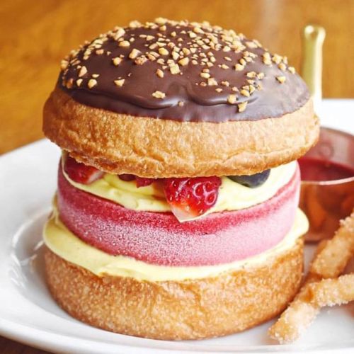 Woah. We had to do a double take here… This our friends, is an icecream burger. if you would 