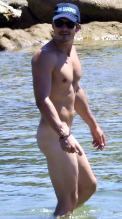 bizarrecelebnudes:  Orlando Bloom - British Actor (Part 3) Found some more pics. Love the close ups of his dick. Definitely has a semi. If anyone has any more let me know.   