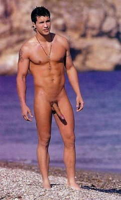 malebodylines:  extra long on the beach