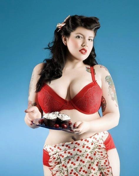 alternative-pinup: Alternative Pinup girlPinup girl Twitter A sweet tribute to match her financial o