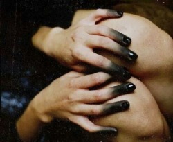 bhitexwlack:  Image via We Heart It #black #dark #finger #grunge #nails #preto #scary #unhas - https://weheartit.com/entry/124488710/via/3421316 