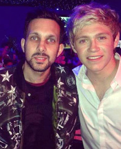criminiallar:  NiallOfficial: Look who just rocked up to my house! @dynamomagician 