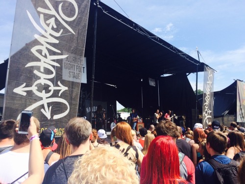 I fell in love all over again three times today. HLH and MMF. I must say there is just something attractive about Fronz in a white suit in 90 degree weather. 😍 Today was great, really wish Slaves would have fucking performed.