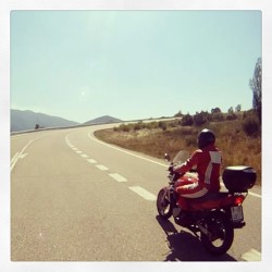 530km embutido en un mono a 30 agradables grados, una buena ruta junto a mejor compañía hasta llegar a la frontera andorrana