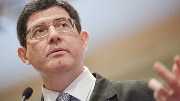 Joaquim Levy deixa hospital, após ser internado com embolia pulmonar
O ministro da economia Joaquim Levy foi internado na noite de ontem, 26, depois de se sentir mal em Brasília, Levy teve uma embolia pulmonar leve e passou por exames no Hospital do...