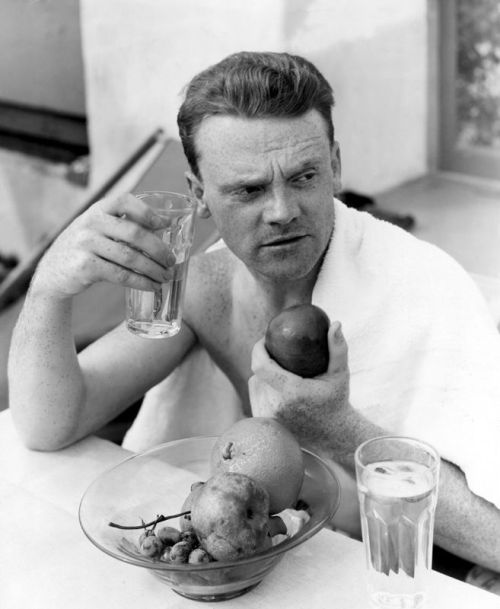 jamescagneylove: April 16, 1932: James Cagney diets on fruit and water to get in shape for his film 