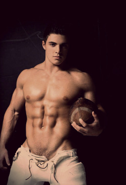 undie-fan-99:  The quarterback and linebacker