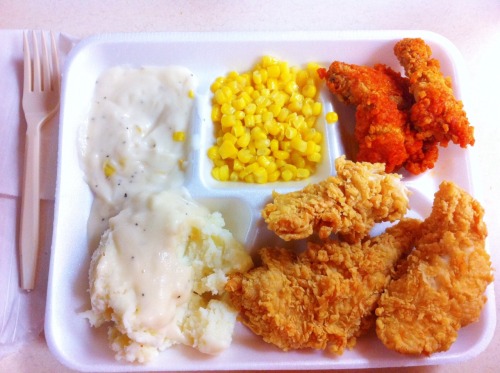 everybody-loves-to-eat:Hartz Crispy Chicken Buffet