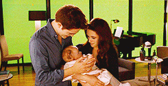 askyfullofwinterstarsss-deactiv:  Behind the scenes of Breaking Dawn - Part 2 