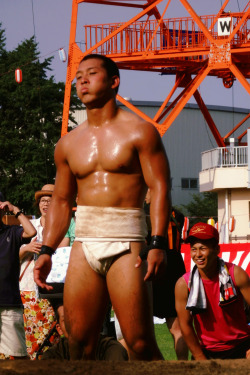 kublakong:  jockedjock:  Sumo!  I could get