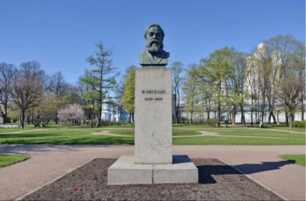 Busto de Engels en el jardín de Smolnogo, San Petersburgo, Rusia.