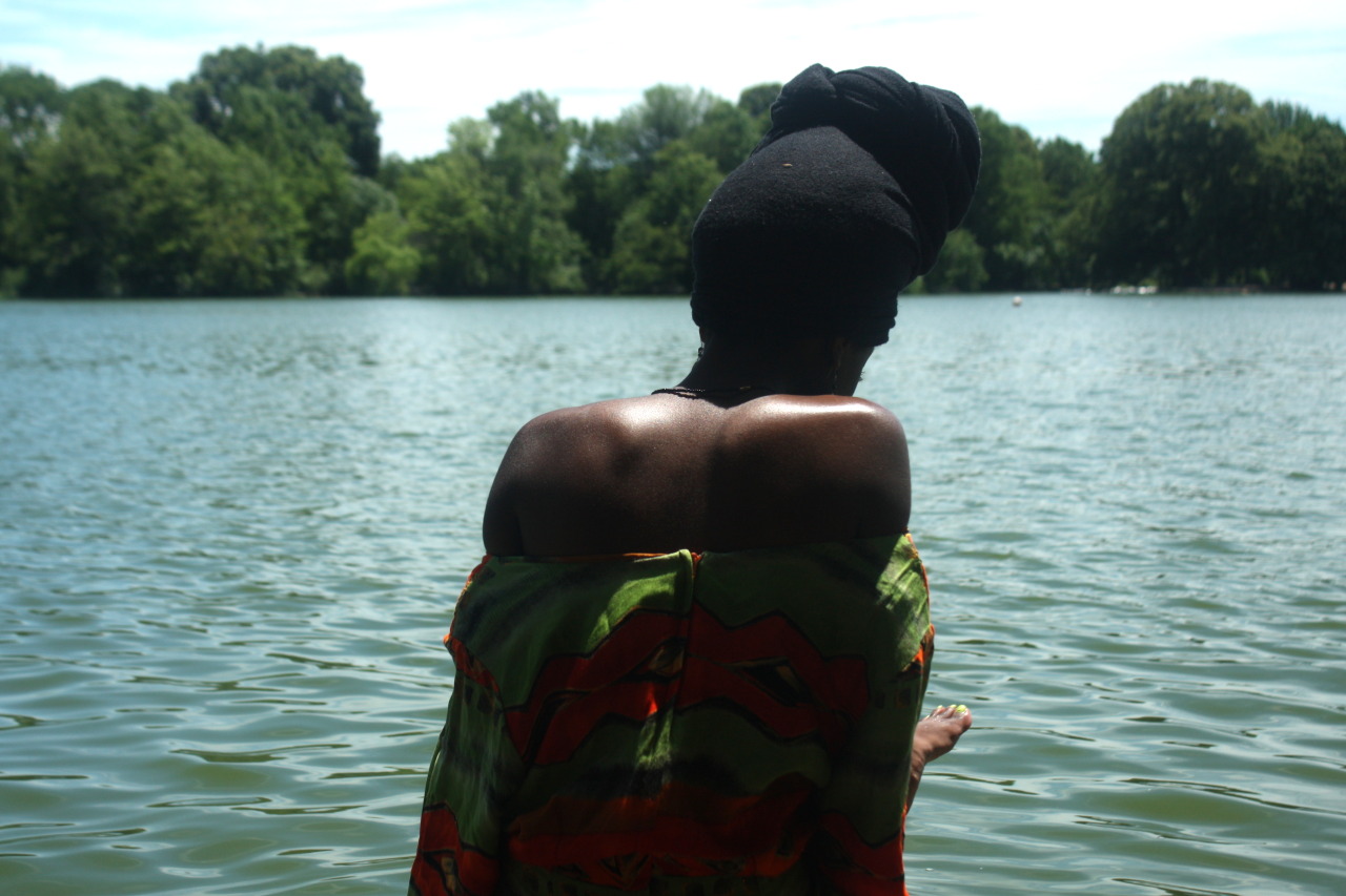heroineheroine:  visualsofageneration:  Bag Lady Pack Light  YOU ARE EVERYTHING AND