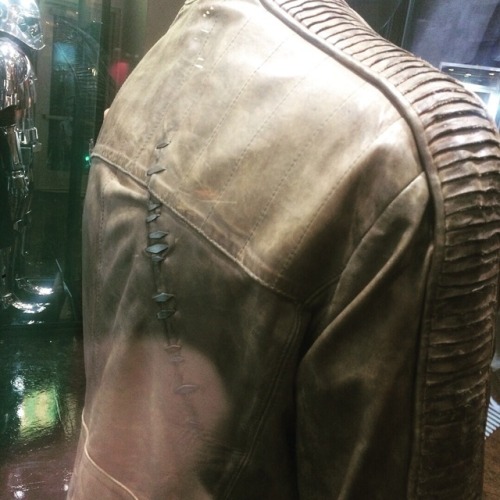 rainbowrites:enjolrant:Details of the repairs to Finn’s jacketAnd that Poe was the one to repa