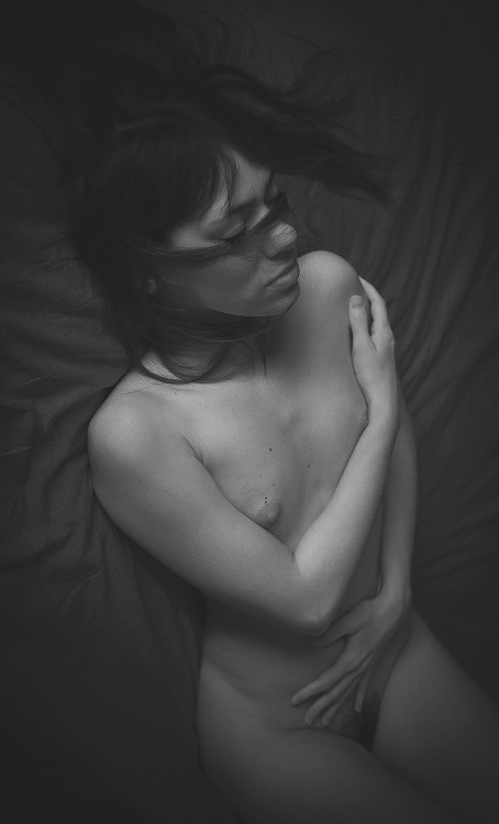 donovanphotographie:  Photographer: Nell DonovanModel: Jessica EvrardDont’ remove the credits. Thank you.